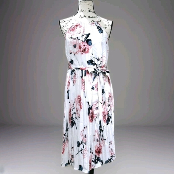 Women's Washy Floral Surplice Sun Dress SZ M Casual Coastal‎ Beachy Belted - Picture 2 of 9